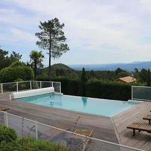 Les Clèdes Du Mazel Hébergement de vacances Banne